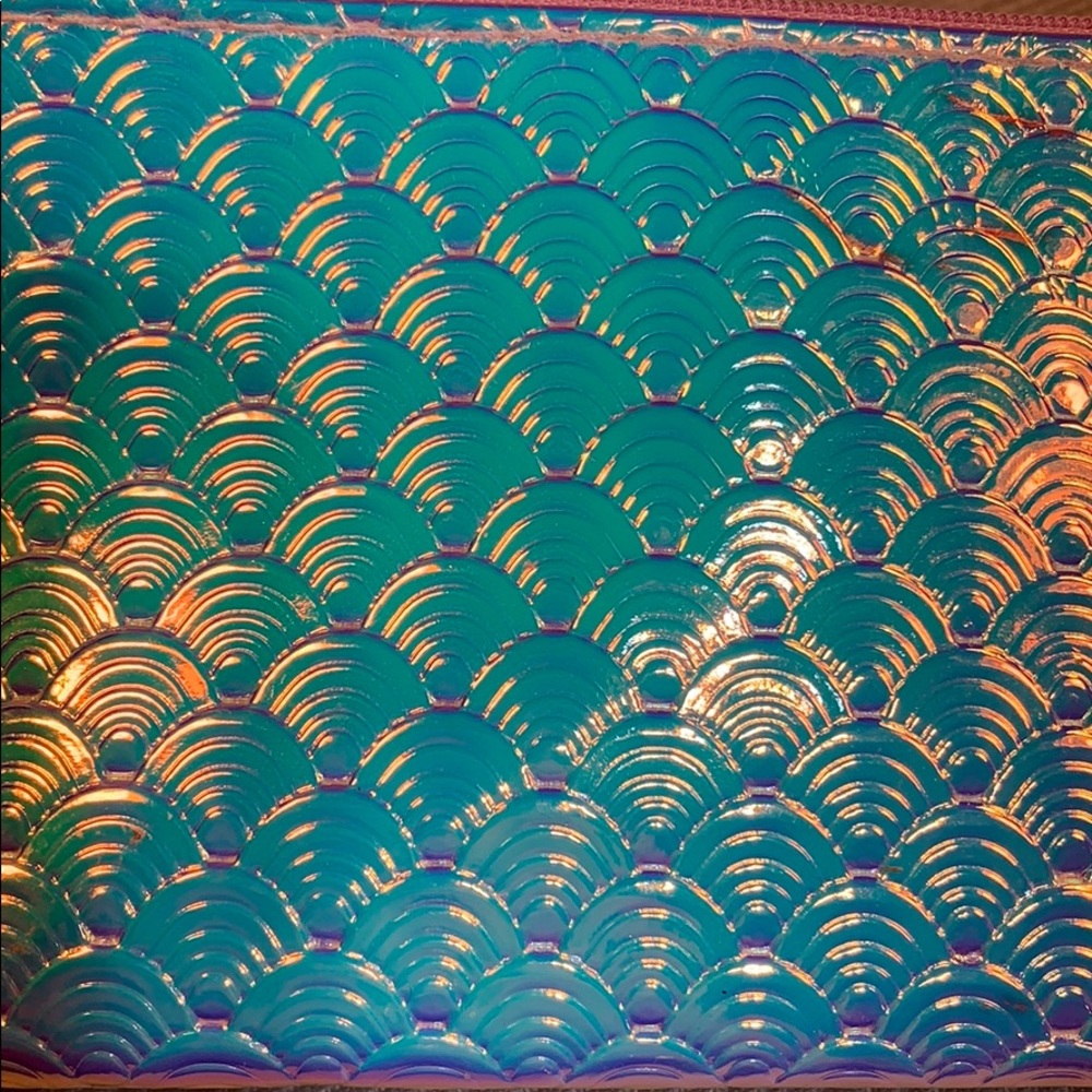 Iridescent wristlet/pouch EUC - Picture 8 of 13